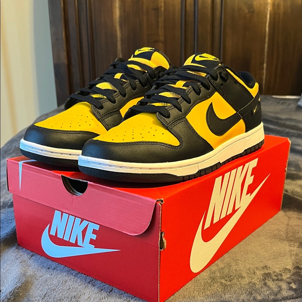 Nike Dunk Low - Black & Gold